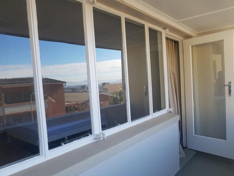 To Let 1 Bedroom Property for Rent in Tamboerskloof Western Cape